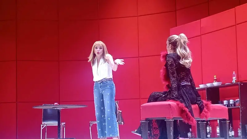 Laura Flores deleitó al público celayense con su actuación.